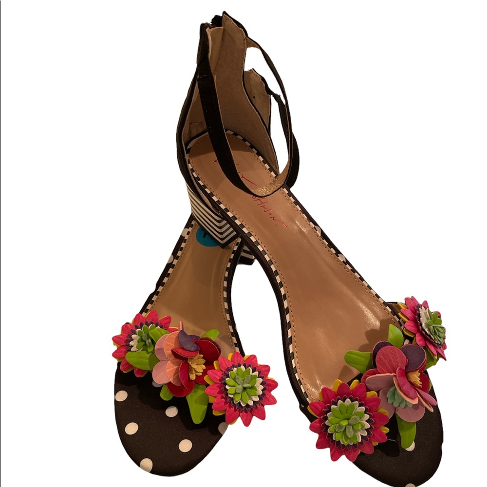 Betsy Johnson black and white floral sandals size 10 new